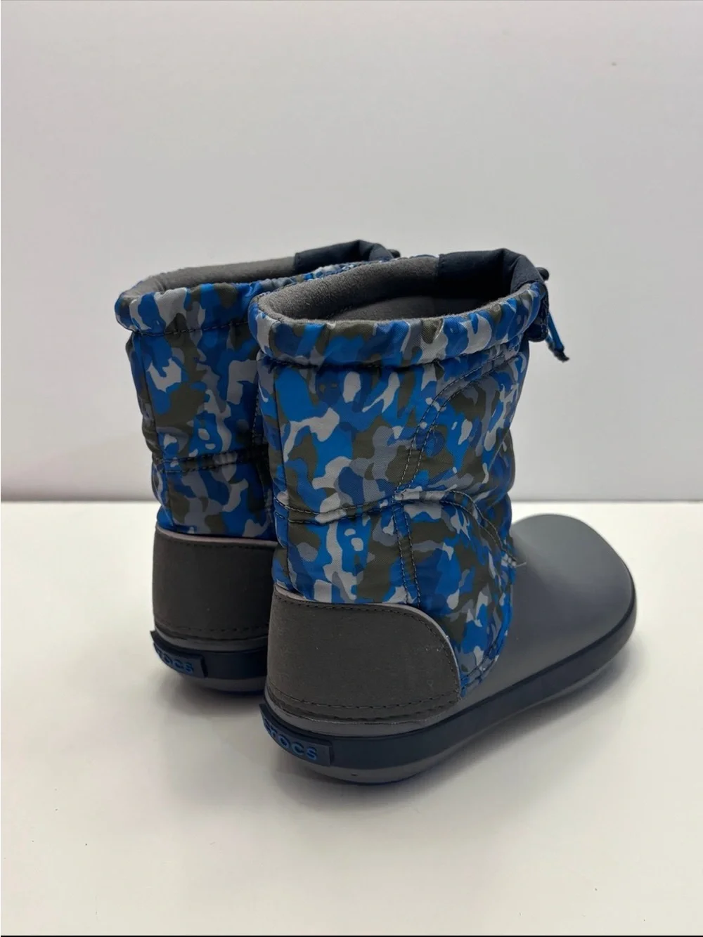Kids crocs Crocband LodgePoint Graphic Winter boots blue camo and grey size J1